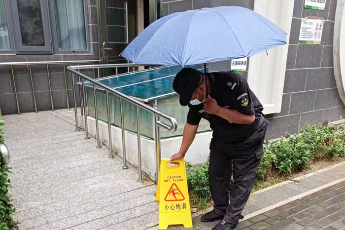 雨中堅(jiān)守護(hù)家園，筑牢汛期安全墻(圖7)