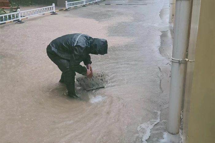 雨中堅(jiān)守護(hù)家園，筑牢汛期安全墻(圖11)