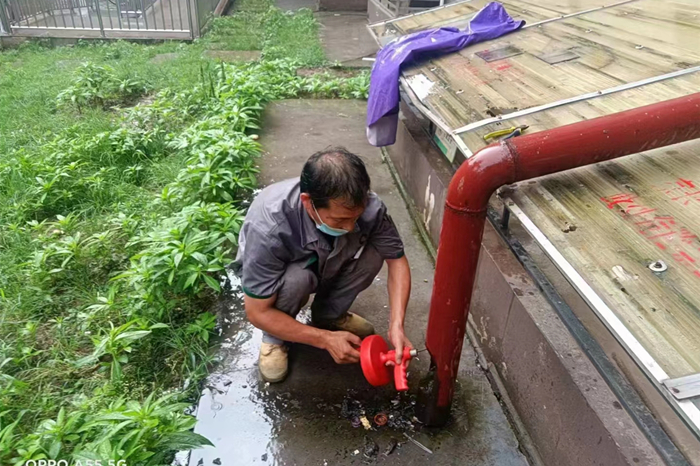 雨中堅(jiān)守護(hù)家園，筑牢汛期安全墻(圖15)