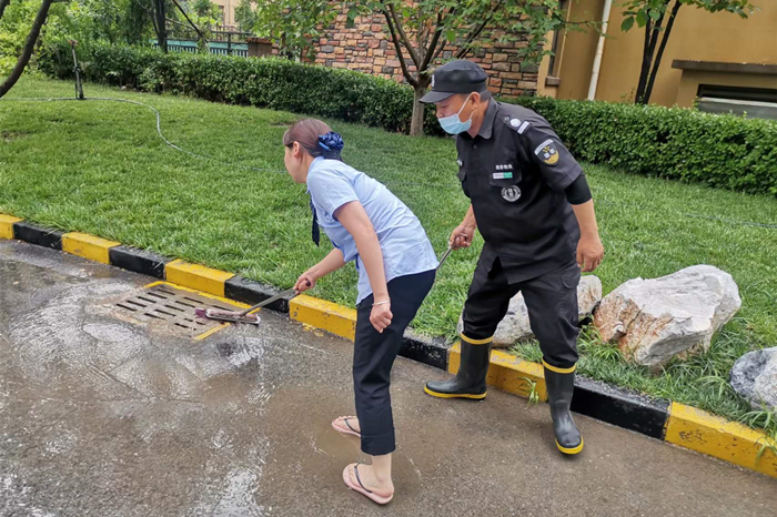 雨中堅(jiān)守護(hù)家園，筑牢汛期安全墻(圖16)