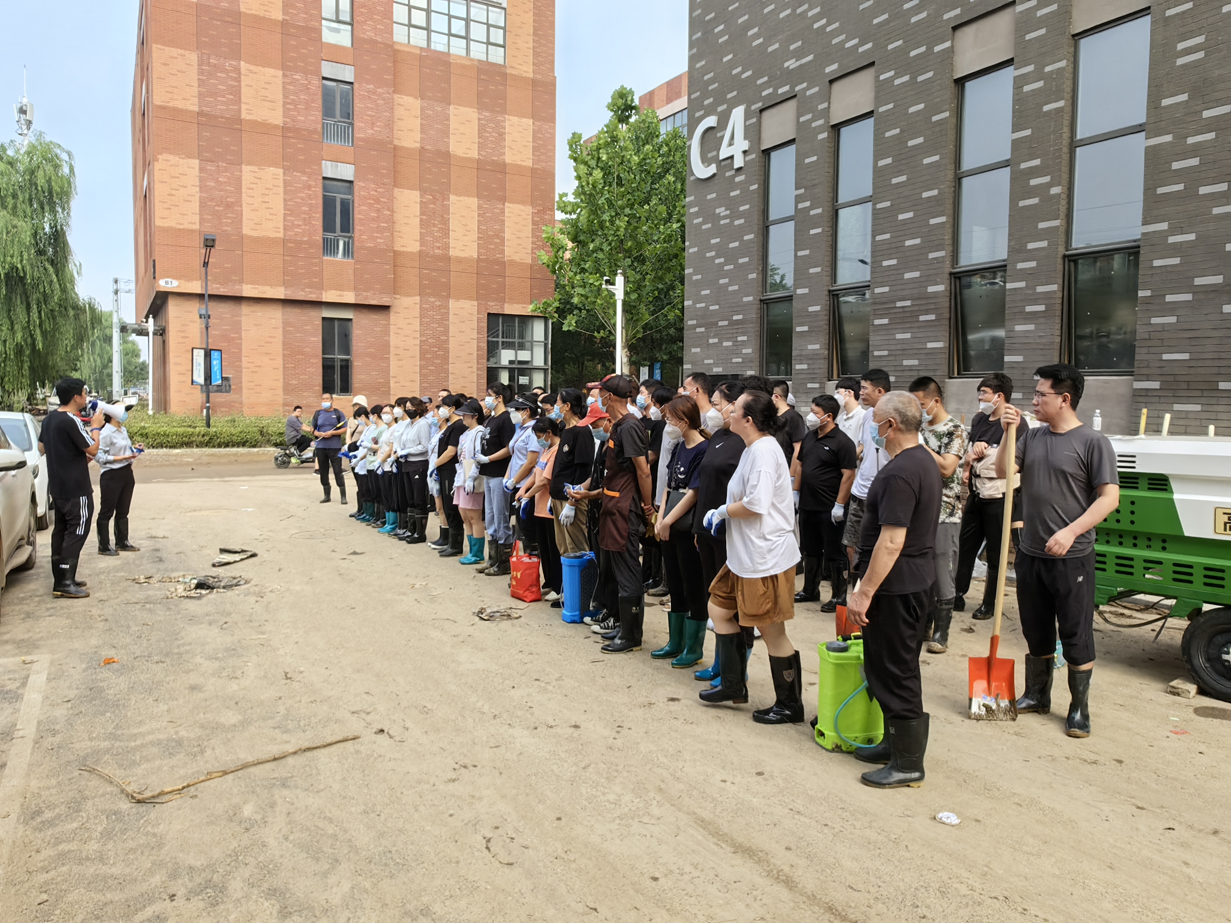 眾志成城 同舟共濟(jì) | 隆泰物業(yè)支援涿州區(qū)域恢復(fù)生產(chǎn)(圖2)